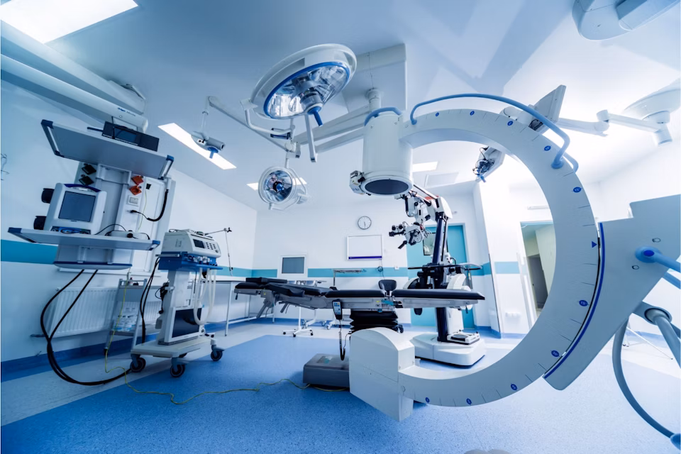 modern-equipment-in-operating-room-clip.cdn.en-NG.1